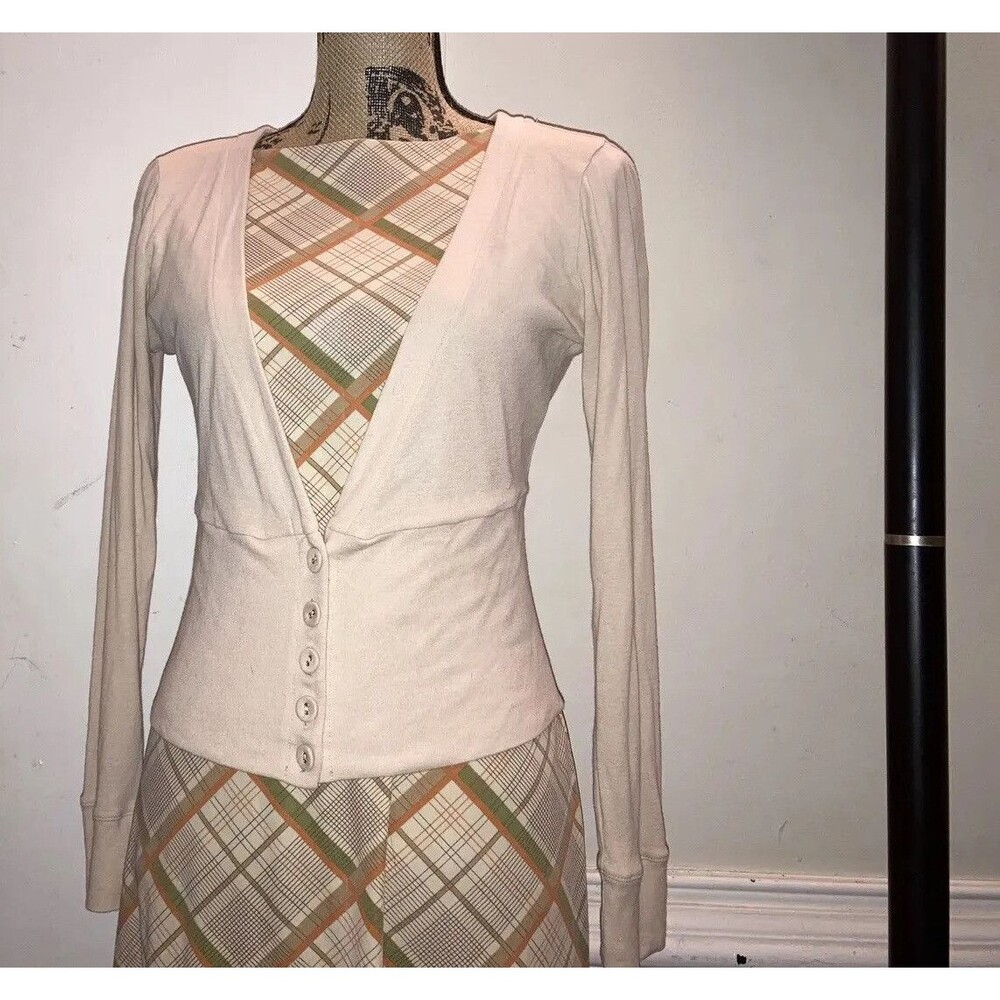 New York & Company Beige Knit V-neck Sweater w/ Bottom Buttons Size Small Top